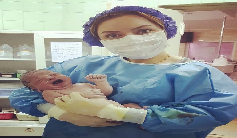 زایمان طبیعی خانم ۲۸ ساله توسط خانم دکتر آرزو سعیدی