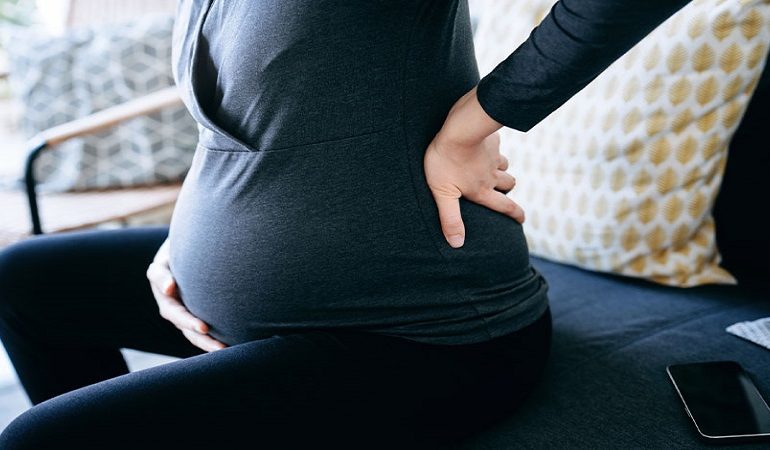 متخصص زنان بجنورد | چگونه از ابتلا به دیسک کمر بعد از زایمان طبیعی جلوگیری کنیم؟